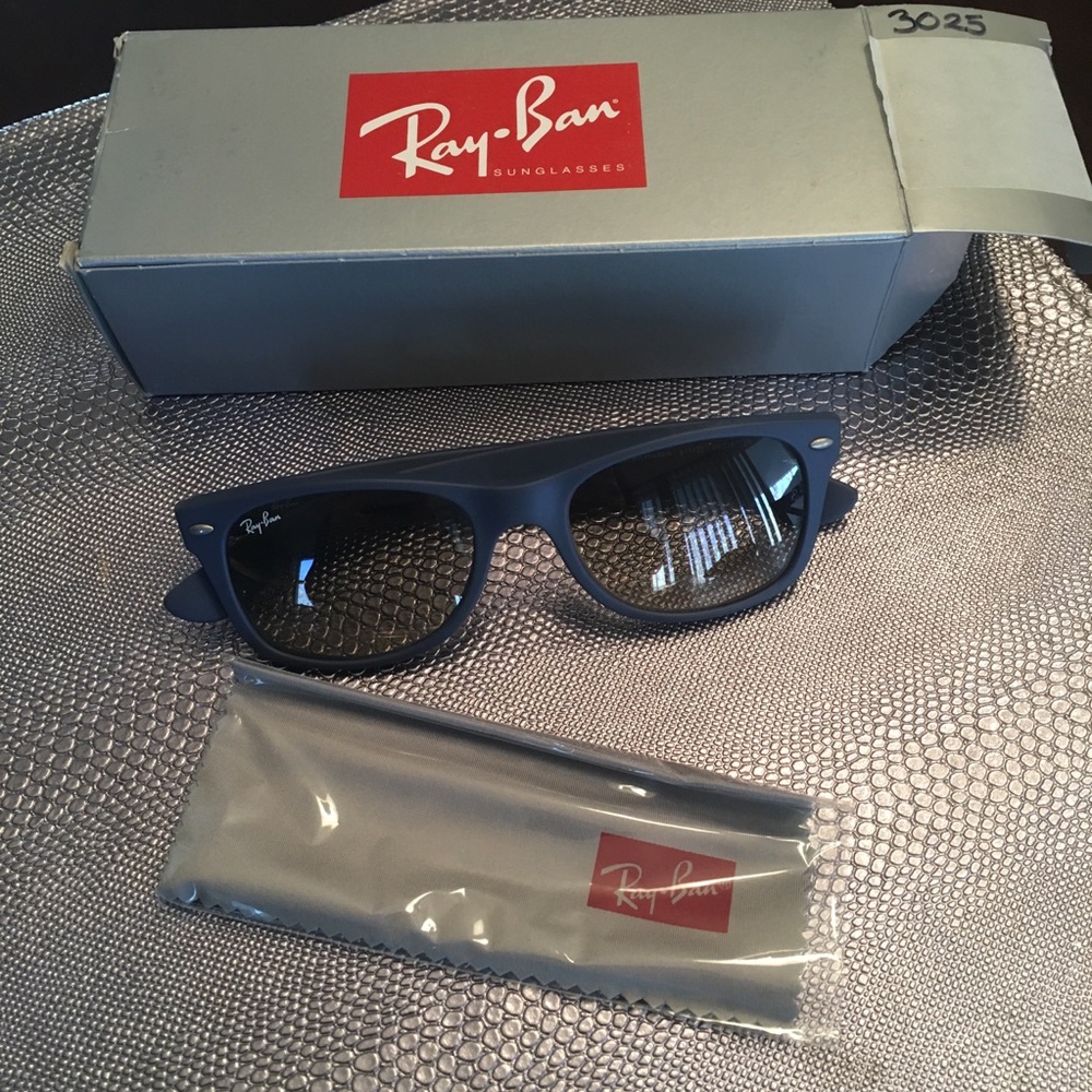 🎉 Host Pick 🎉Blue Ray Ban Wayfarers 😎